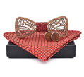Dřevěný motýlek s kapesníčkem a manžetovými knoflíčky RED033