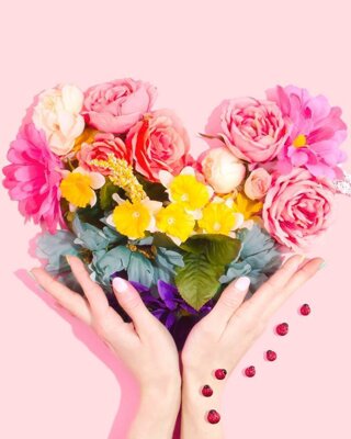 Malování podle čísel Květinové srdce v dlaních
