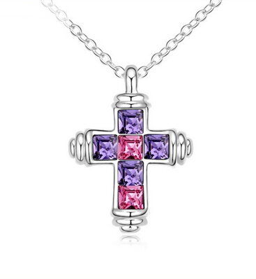Křížek Miranda s fialovými krystaly